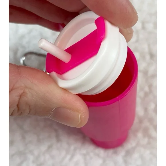 (NWOT) Pink/White Mini Tumbler Bag Charm Keychain - Picture 8 of 13